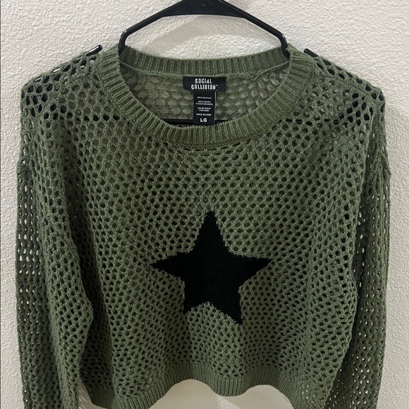 Social Collision Green Mesh Sweater with Black Star - Picture 1 of 3